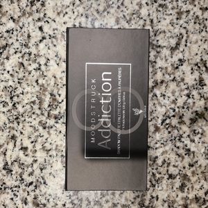 Younique Eyeshadow Palette